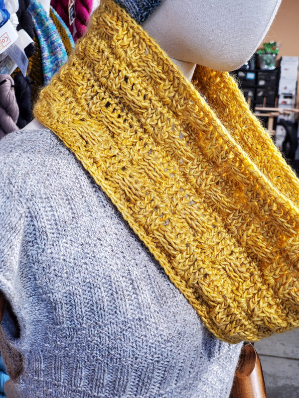 Athenaeum Cowl (2023 Yarn Crawl Crochet Pattern)