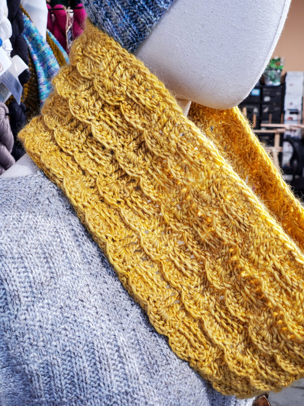 Athenaeum Cowl (2023 Yarn Crawl Crochet Pattern)