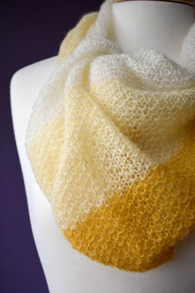 Plume Cowl Kit (Universal Yarn)