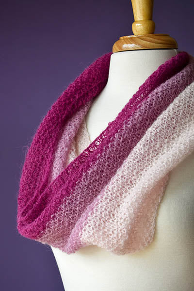 Plume Cowl Kit (Universal Yarn)