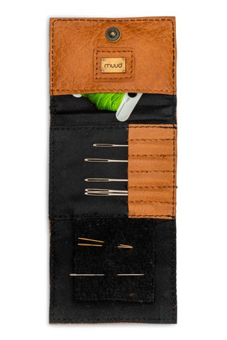 Carla Sewing Needle and Notion Case (muud)