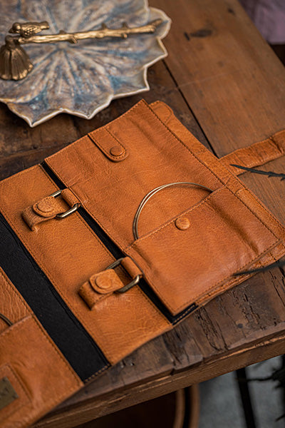 Carita A Circular Needle Case (Muud)