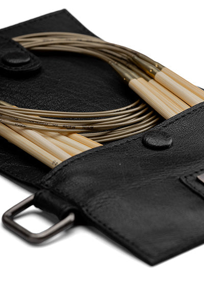 Carita A Circular Needle Case (Muud)