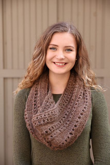 F947 Eyelet Cowl (Plymouth Yarn)