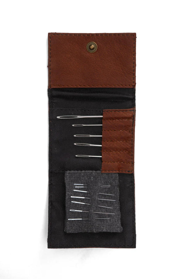 Carla Sewing Needle and Notion Case (muud)