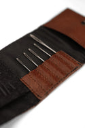Carla Sewing Needle and Notion Case (muud)
