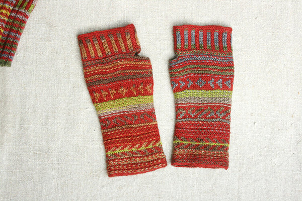 Uneek Fingering Patterns (Urth Yarns) Page 1