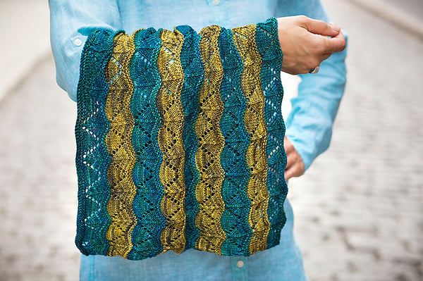 Ansonia Cowl Pattern (Malabrigo)