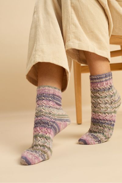 Saunter - Fingering Weight (Universal Yarn)