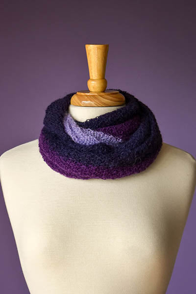 Plume Cowl Kit (Universal Yarn)