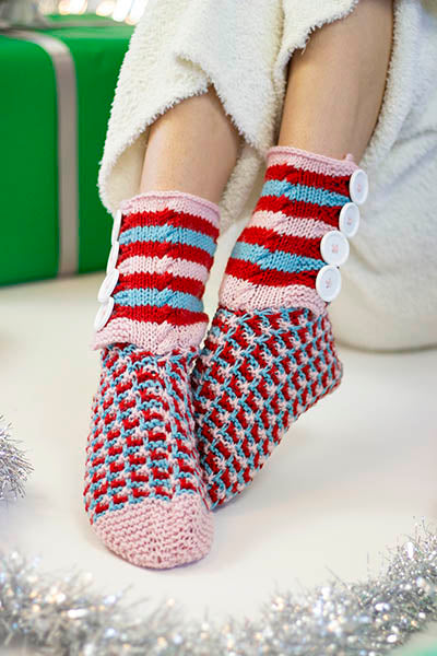 Swiss Meringue Slippers Kit (Universal Yarn)