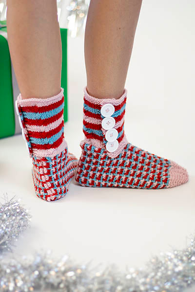 Swiss Meringue Slippers Kit (Universal Yarn)