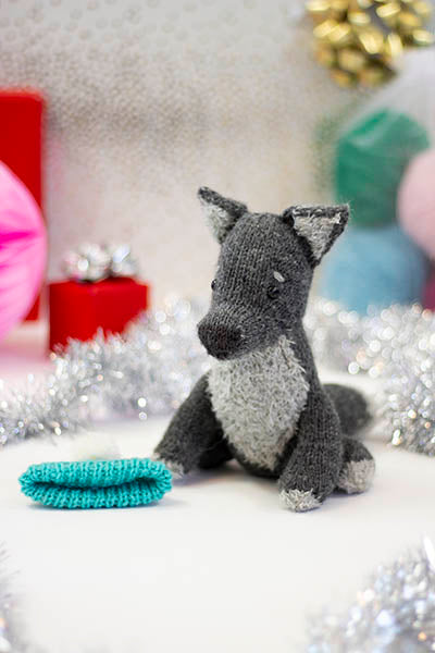 Hubble the Winter Wolf Kit (Universal Yarn)