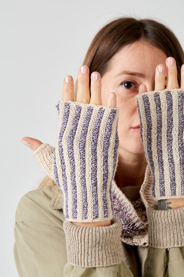 Deep Roots Mitts Kit (Urth Yarns)